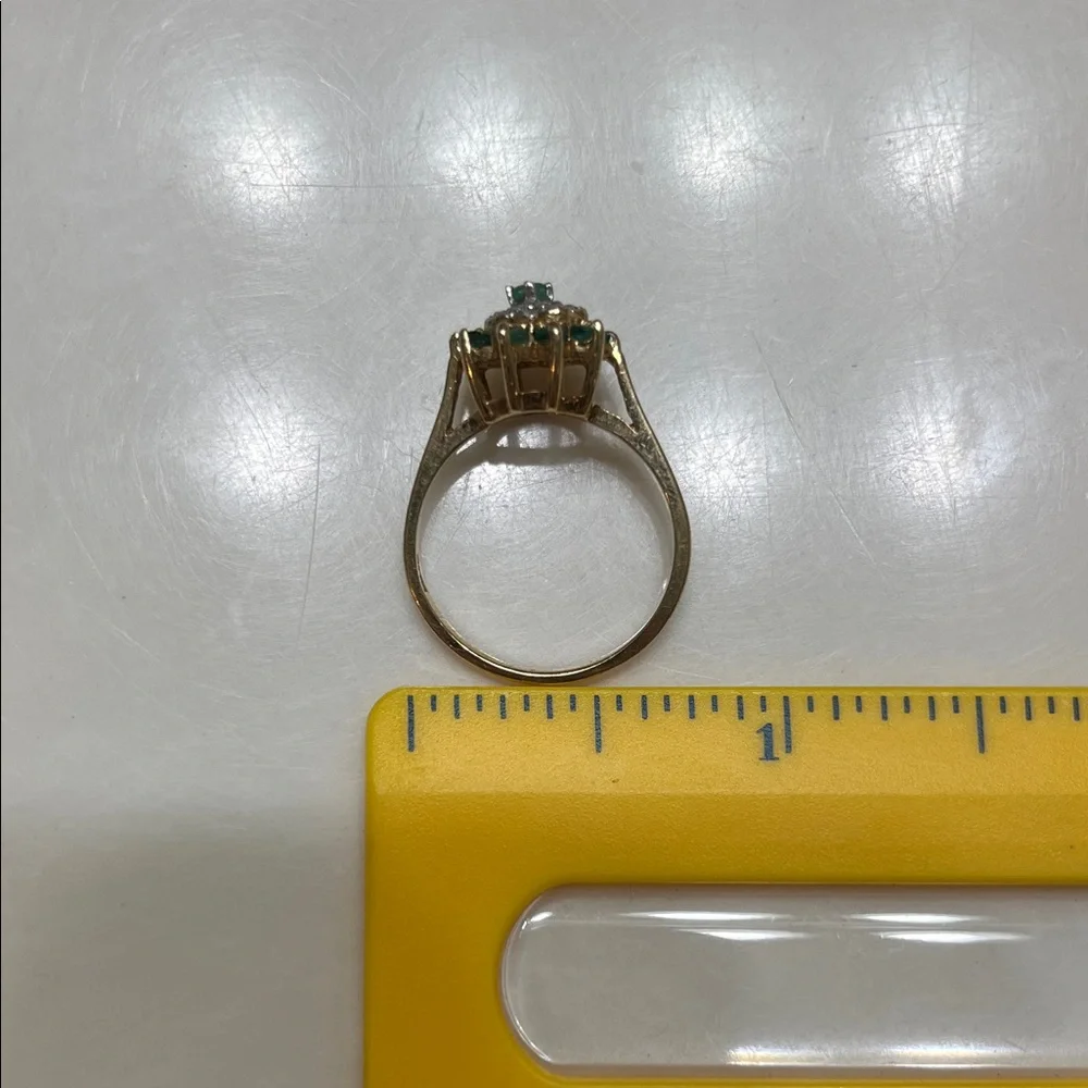 Vintage emerald and diamond 10k flower ring - Picture 10 of 12
